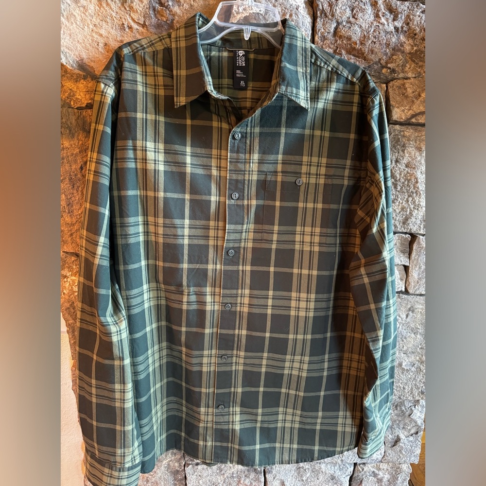 Men’s Mountain Hardwear long sleeve XL button shirt